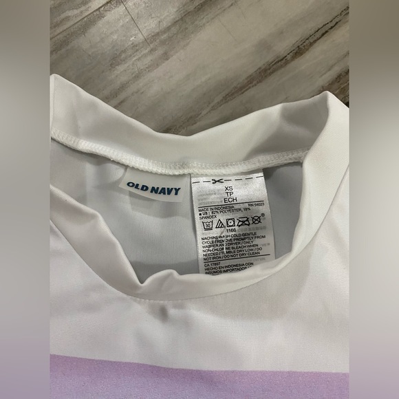 Old Navy Girls Long Sleeve Rashguard Size XS (5) - Picture 3 of 4